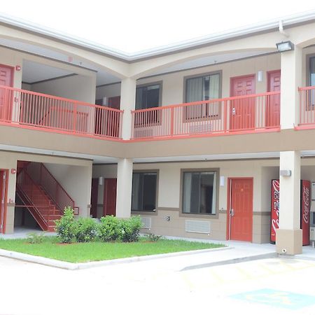 Palace Inn Sam Houston Race Park 외부 사진