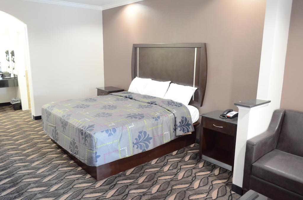 Palace Inn Sam Houston Race Park 객실 사진