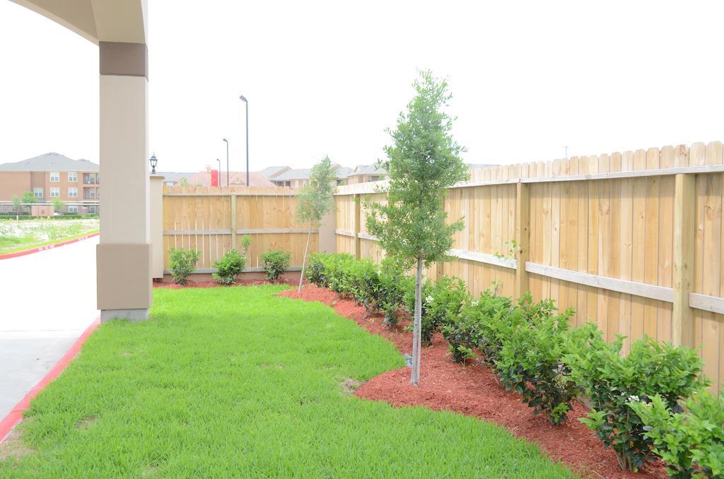Palace Inn Sam Houston Race Park 외부 사진