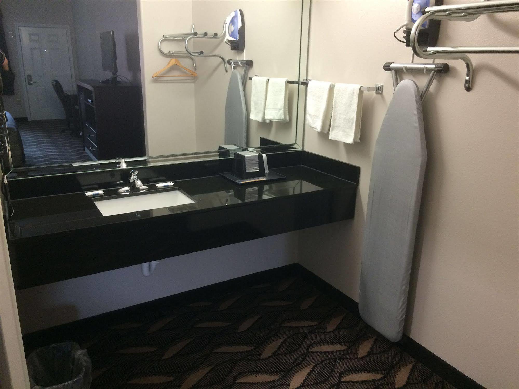 Palace Inn Sam Houston Race Park 외부 사진