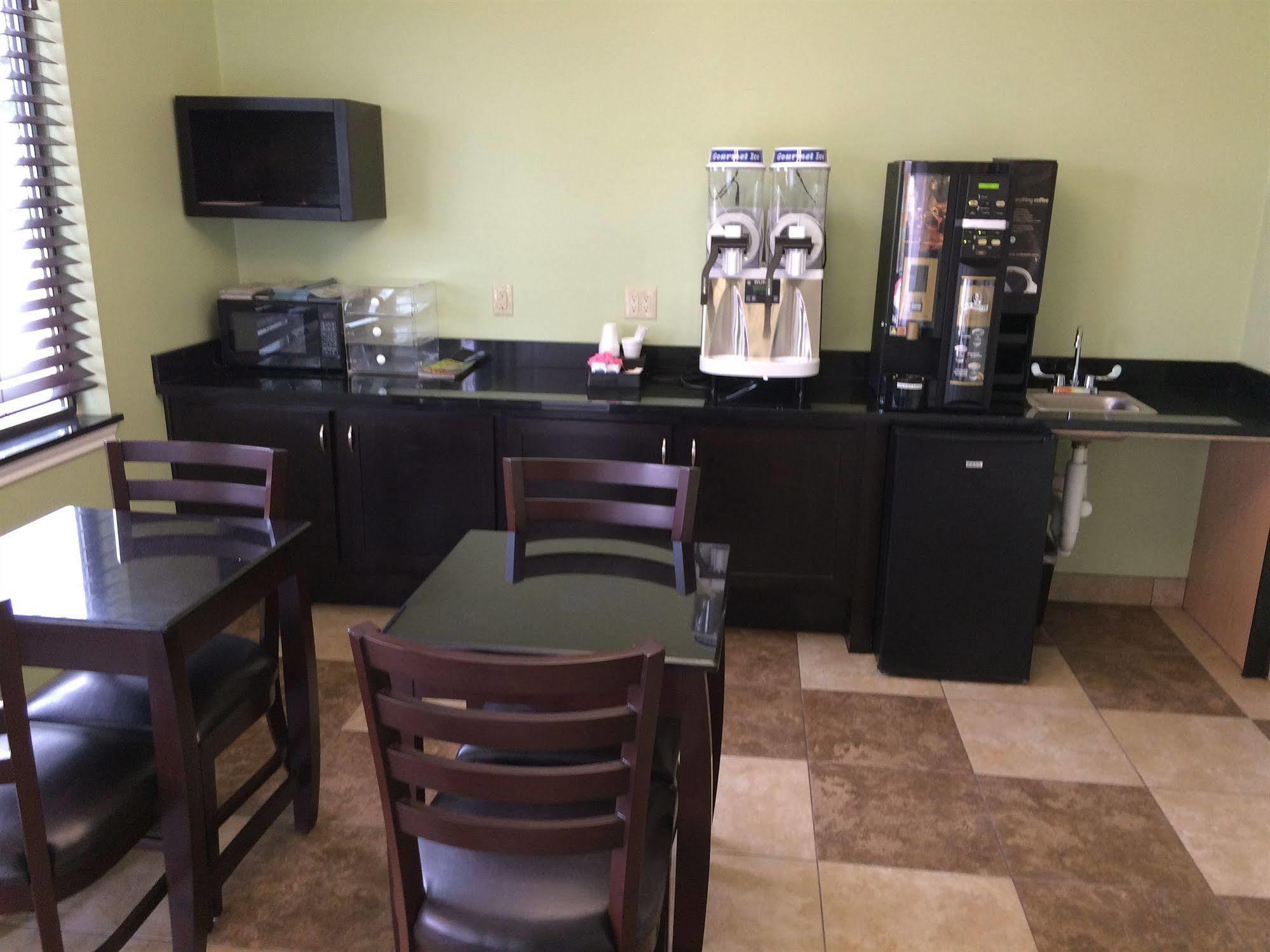Palace Inn Sam Houston Race Park 외부 사진