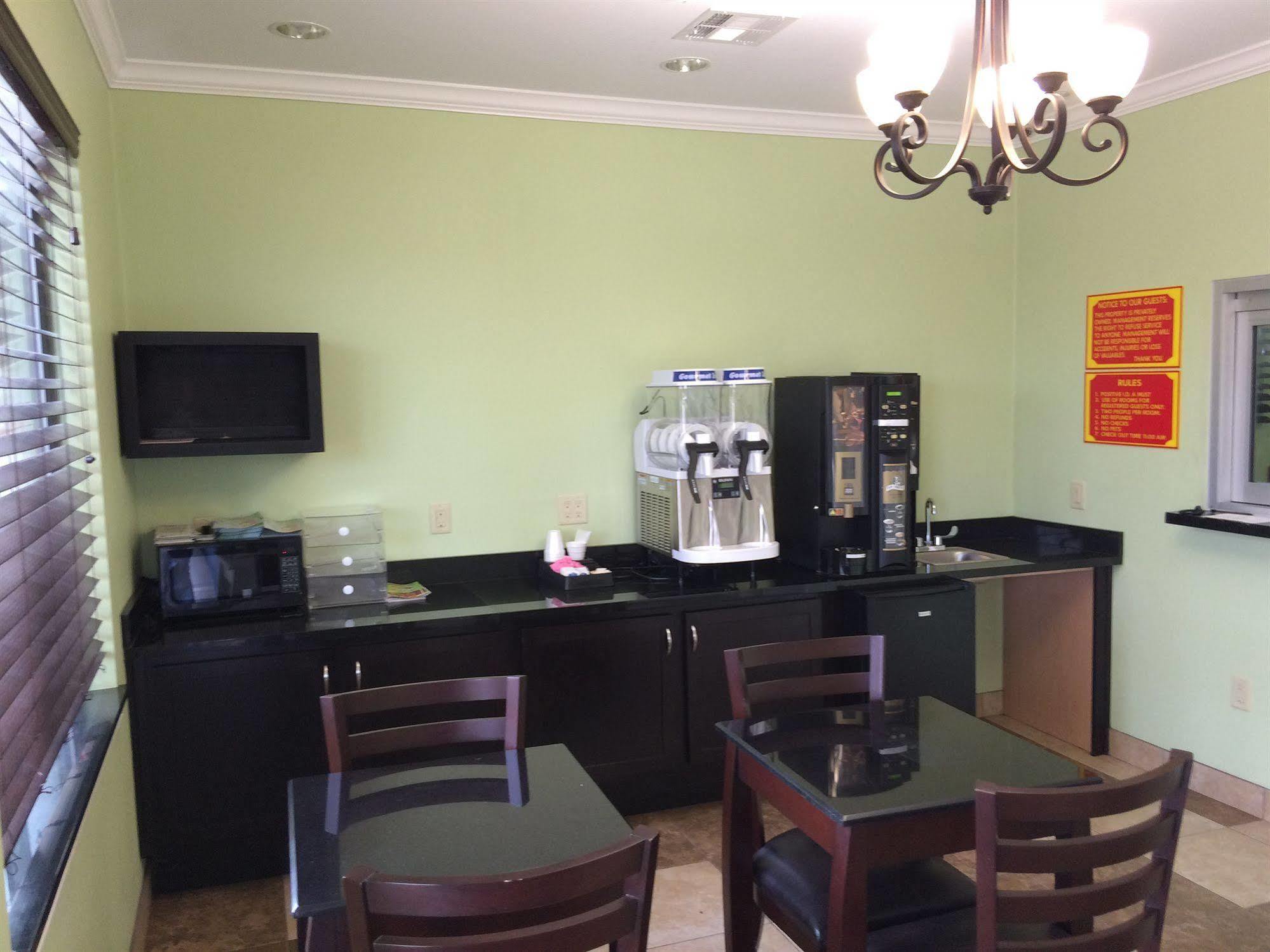 Palace Inn Sam Houston Race Park 외부 사진